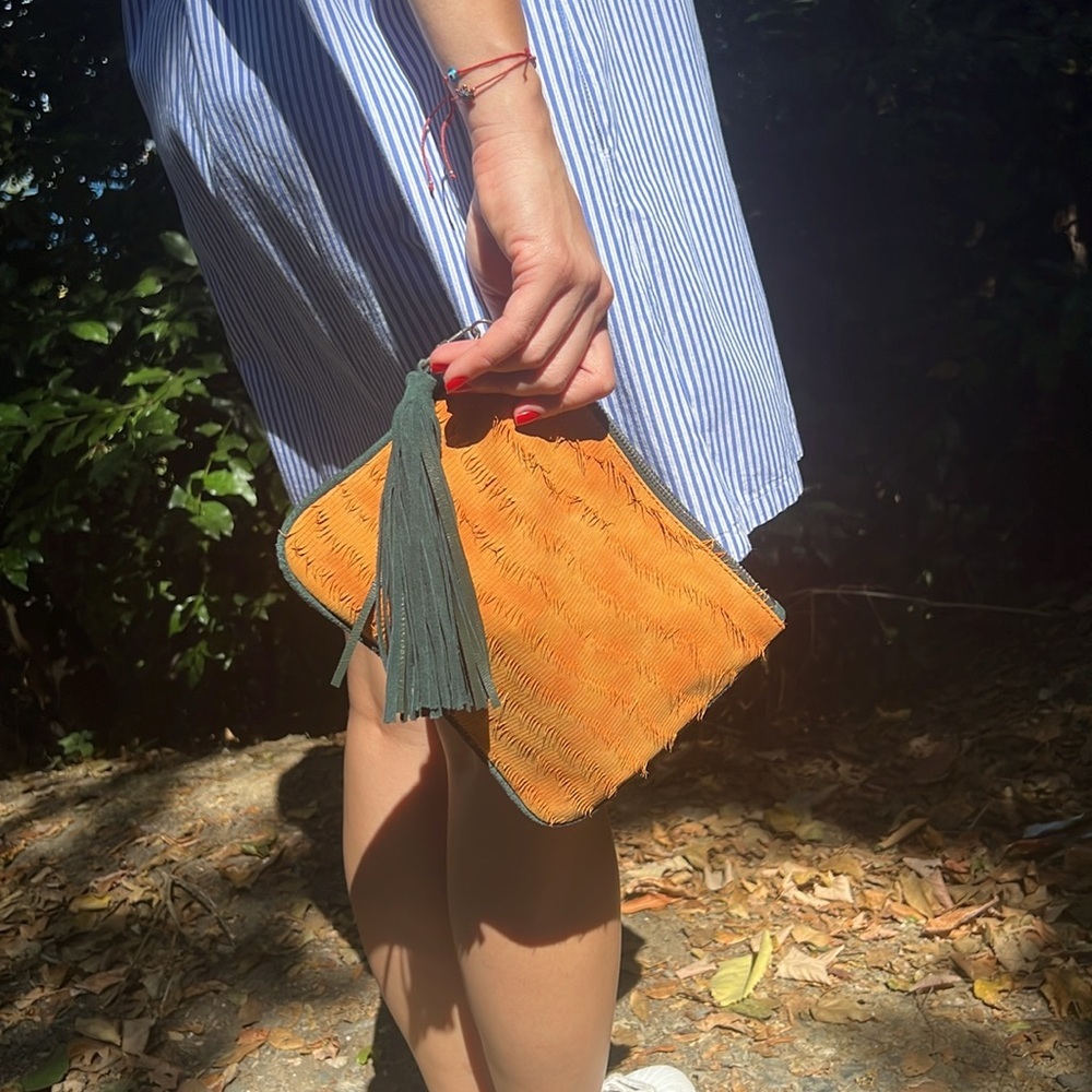 Orange suede green leather pouch - Picture 4 of 13